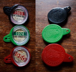 REPRO VINTAGE ITALIAN ROAD TAX DISC AND HOLDER – The ultimate period accessory for your bike!